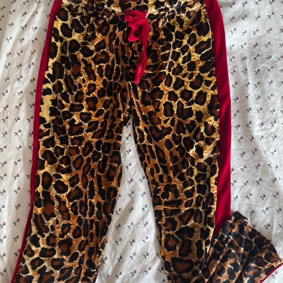Solstice Intimates Kitty Leopard Print Velvet Track Pants Size M - Picture 4 of 4